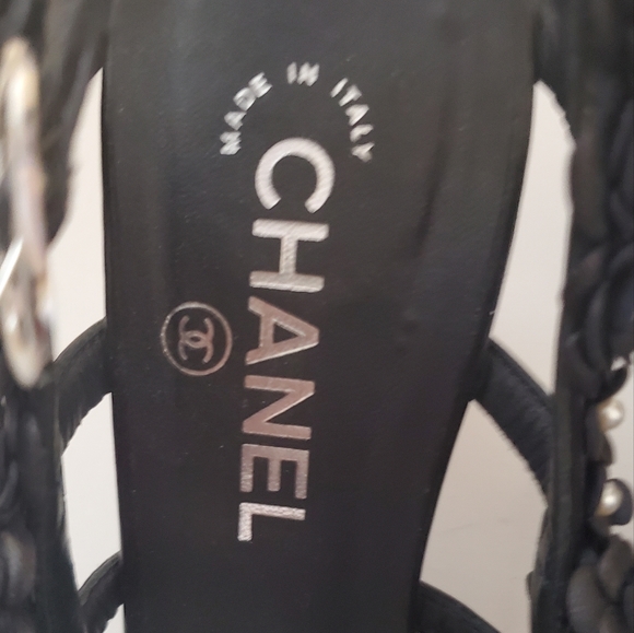 Authentic CHANEL Lambskin Pearl Embellished Camellia Leather Sandal- EU39/US8.5 - Picture 11 of 12